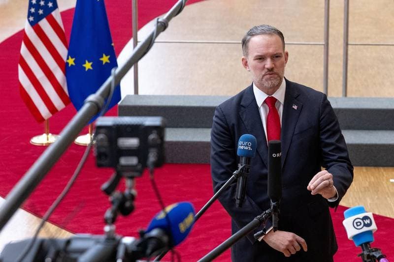 Dekade Digital di Persimpangan: Analisis Konflik Regulasi AS-UE dan Implikasinya bagi Tata Kelola Teknologi Global