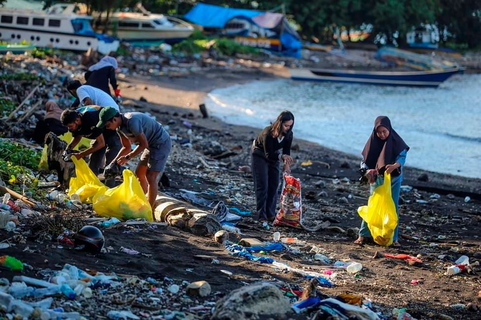 Mengurai Jalan Keluar: Strategi Adaptasi dan Mitigasi Lingkungan dalam Menghadapi Krisis Iklim Global