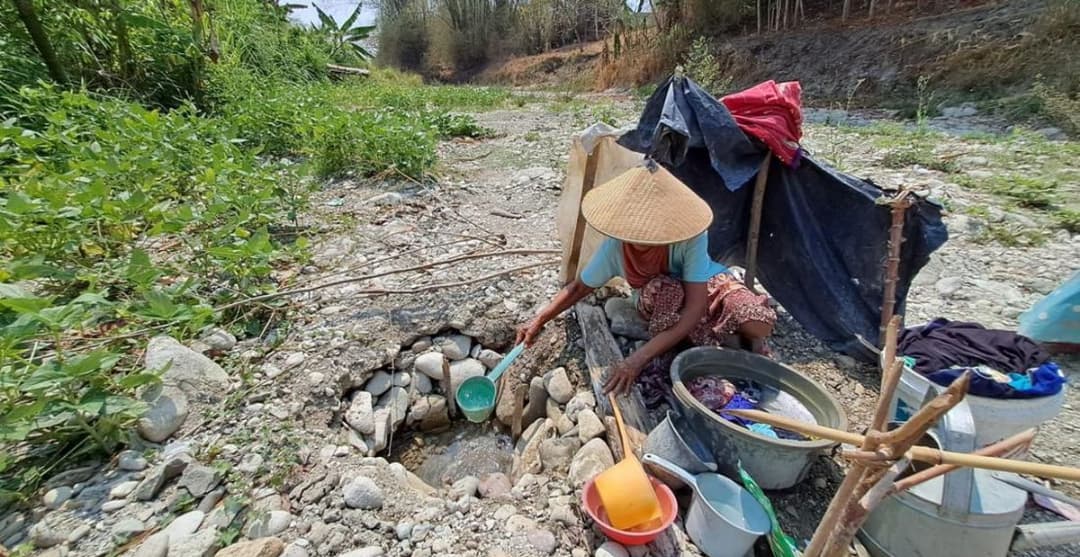 Degradasi Ekosistem Fluvial Jombang: Analisis Kritis terhadap Disparitas Regulasi dan Implikasi terhadap Kualitas Hidrologi