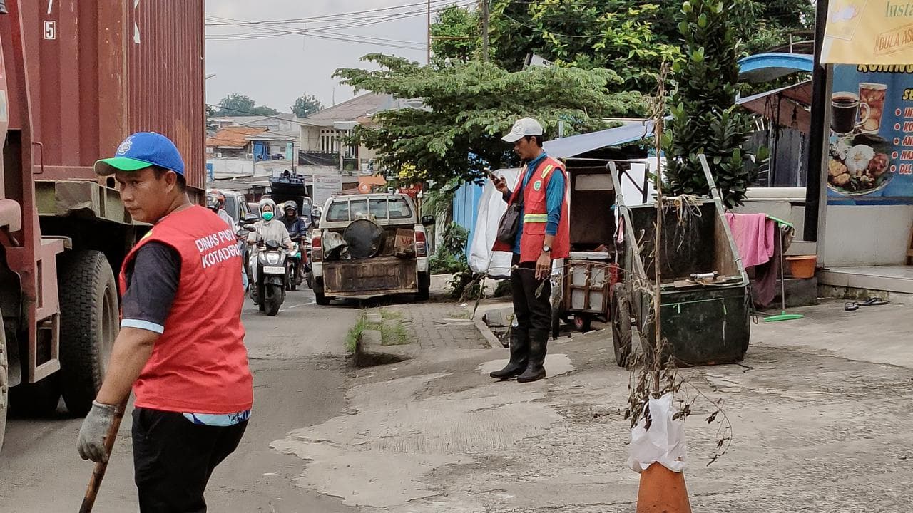 Mengurai Akar Masalah Infrastruktur Jalan: Studi Kasus Kerusakan Kronis Jalan Tole Iskandar Depok