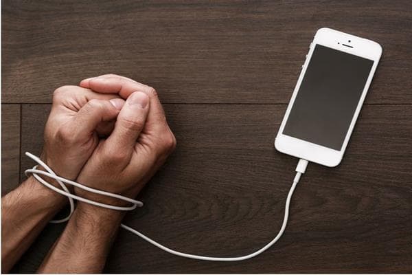 Masyarakat Digital: Antara Kemudahan dan Jerat Kebergantungan Teknologi