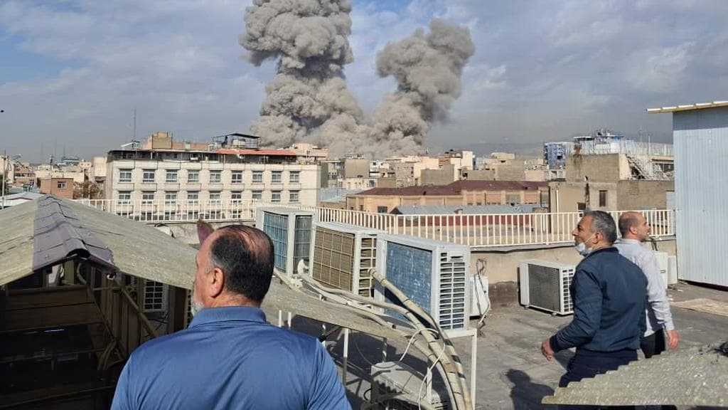 Analisis Strategis: Kesesuaian Waktu Serangan AS-Israel terhadap Iran dalam Konteks Diplomasi Nuklir Jenewa 2026