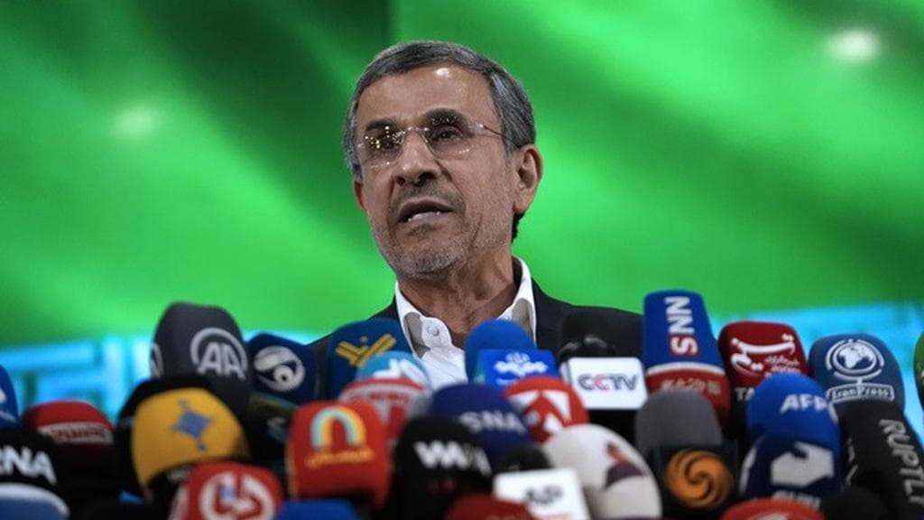 Analisis Geopolitik: Implikasi Strategis Laporan Kematian Mahmoud Ahmadinejad dalam Konflik Israel-Iran