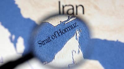 Analisis Geopolitik: Implikasi Ledakan di Selat Hormuz terhadap Keselamatan WNI di Zona Konflik