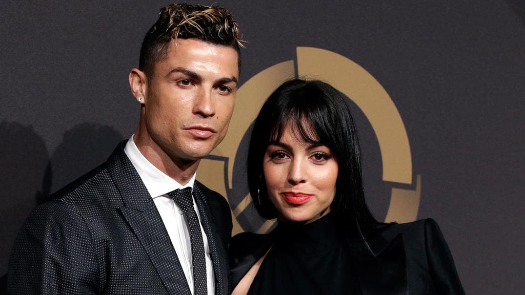 Dari Lapangan Hijau ke Panggung Bisnis Global: Analisis Strategi Diversifikasi Ekonomi Cristiano Ronaldo