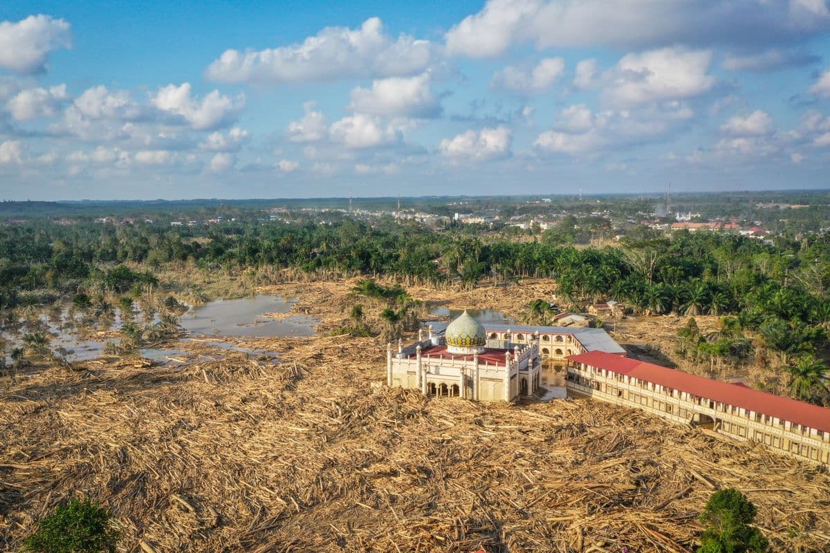 Analisis Fenomena Hidrometeorologi: Refleksi Kritis atas Bencana Banjir di Sumatera sebagai Manifestasi Krisis Iklim