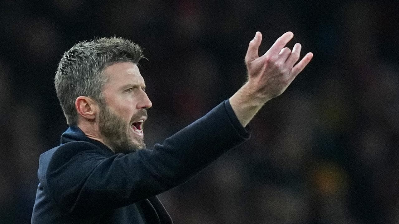 Analisis Fenomena Michael Carrick: Antara Euphoria Sementara dan Realitas Jangka Panjang di Manchester United