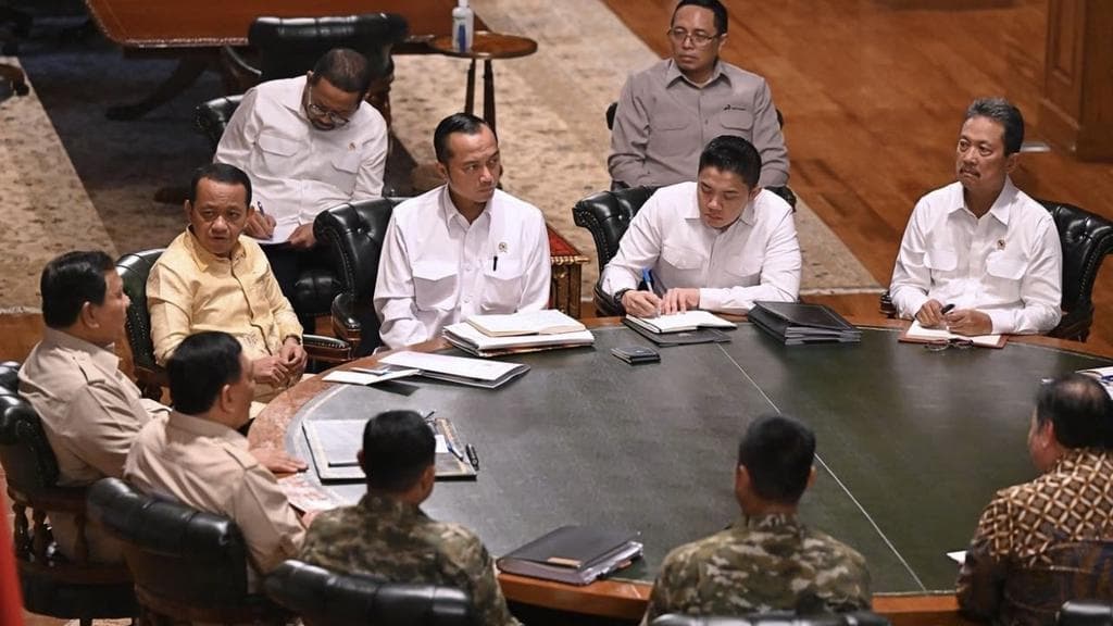 Strategi Pemerintahan Prabowo: Analisis Pertemuan Strategis di Hambalang dan Implikasinya bagi Kebijakan Nasional