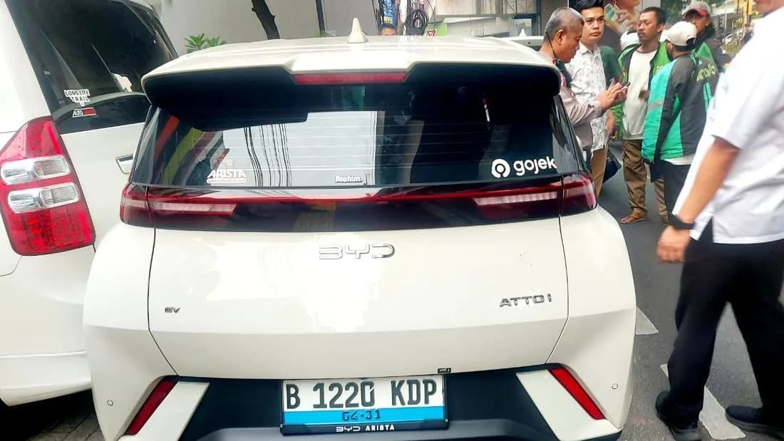 Penampakan BYD Tabrak 4 Mobil dan Lindas Ojol Diamankan di Polres Jaksel